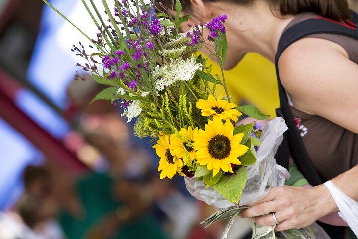 Comprar un ramo de flores en el North Market en Columbus