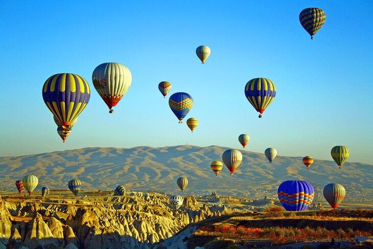Paseo en globo aerostático sobre los valles