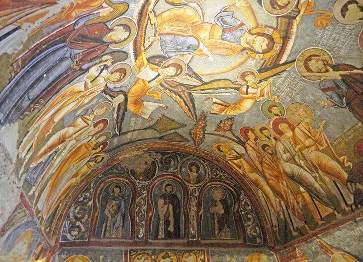 Frescos en la Iglesia Karanlık (Oscura)
