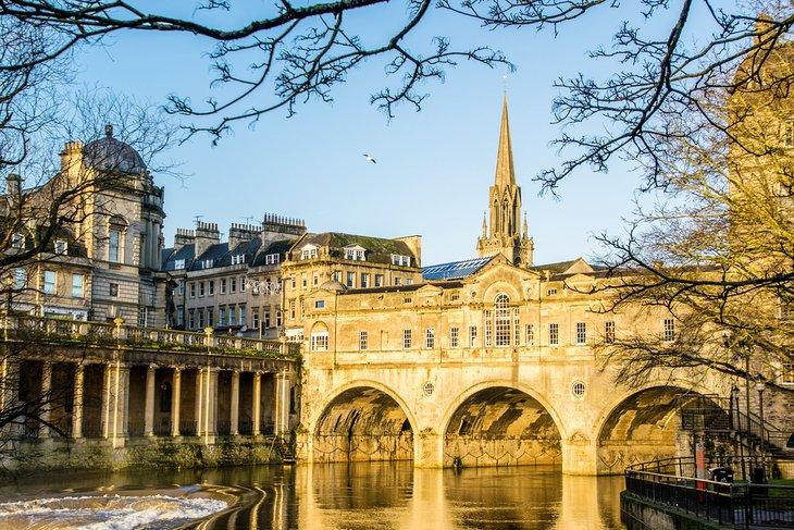 El puente Pulteney sobre el río Avon en Bath