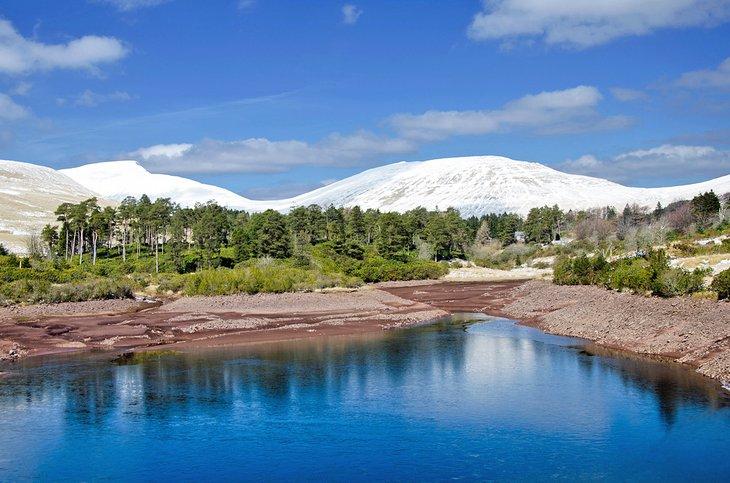 Montañas nevadas en los Brecon Beacons, Gales