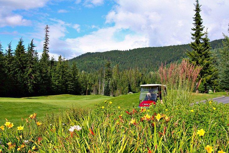 Verano en un campo de golf de Whistler