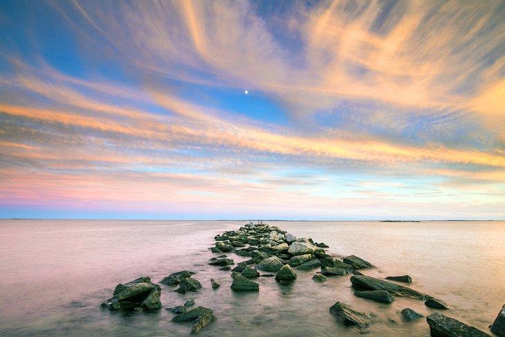 Coucher de soleil au parc d'État de Rocky Neck, Connecticut