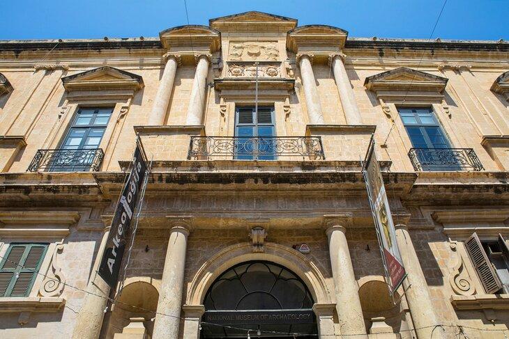 Auberge de Provence que alberga el Museo Nacional de Arqueología