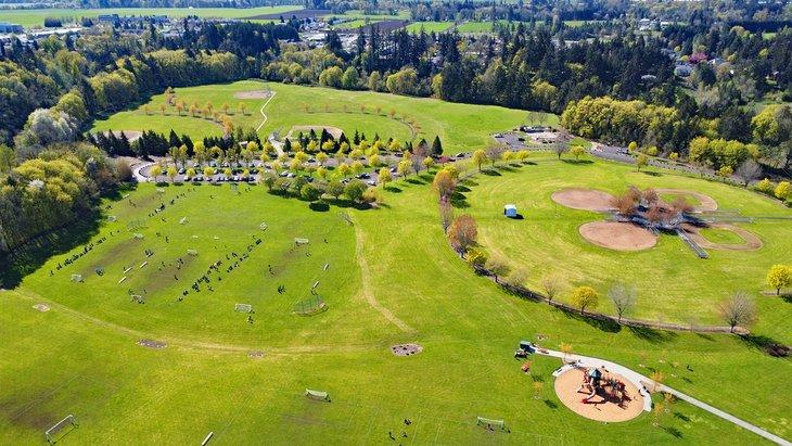 Vista aérea de Joe Dancer Park en McMinnville, Oregón