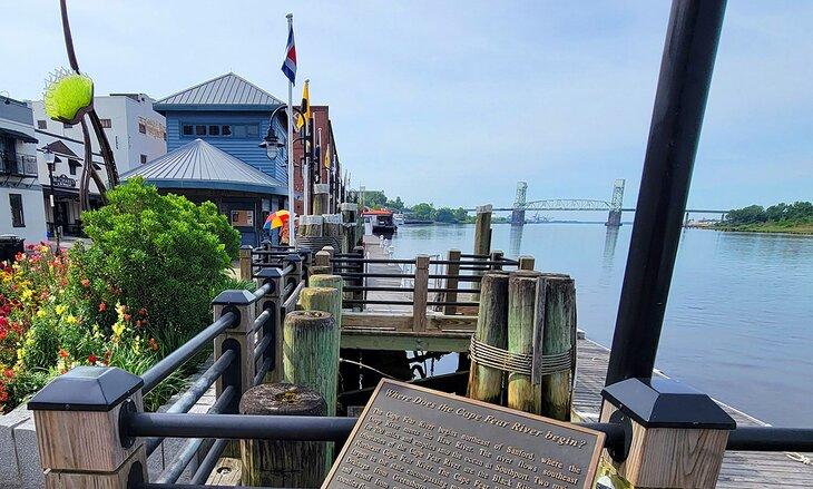 El Riverwalk en el paseo marítimo de Wilmington