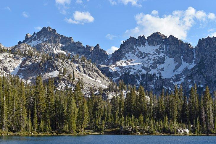Lac Alice et les Montagnes Sawtooth