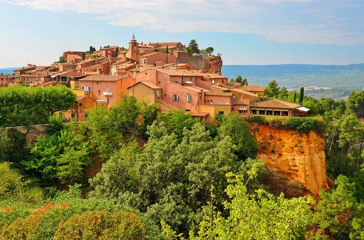 Pueblo en lo alto en la región de Luberon