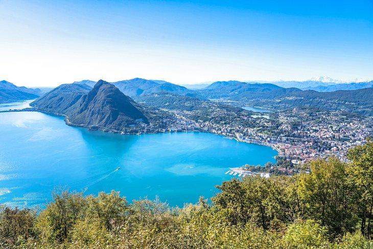 Vista del Lago de Lugano desde la cima del Monte Brè