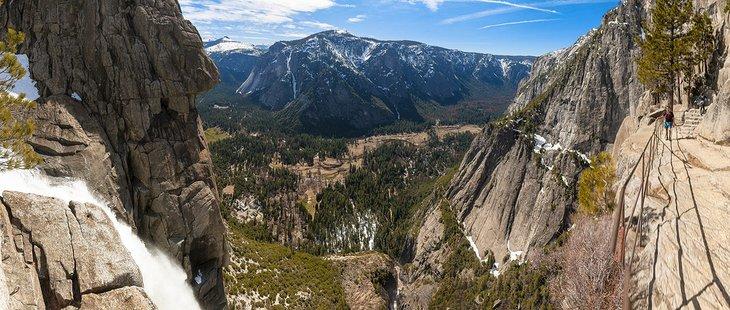 Vista desde la cumbre del Sendero de las Cascadas de Yosemite