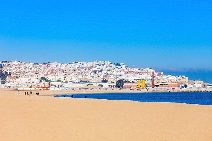 Plage de la ville de Tanger