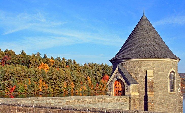 Maison de Saville Dam