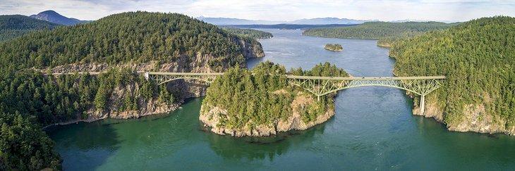 Vista aérea del Puente Deception Pass