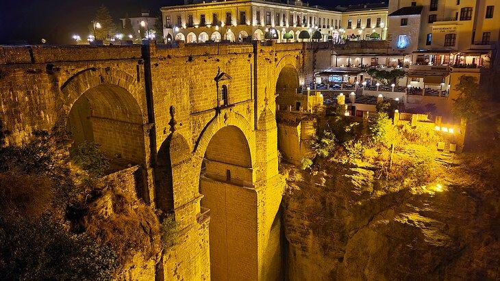 Puente Nuevo bei Nacht