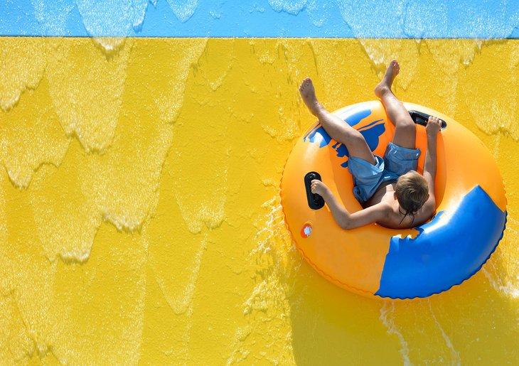 Amusement dans un parc aquatique