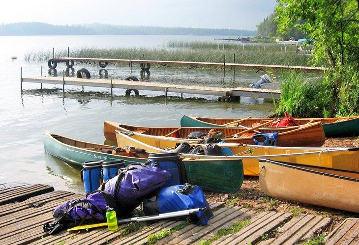 Preparándose para un viaje en canoa en el Lago Big Whiteshell