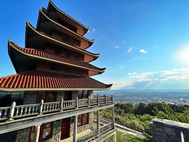 Reading Pagoda | Foto Copyright: Joni Sweet