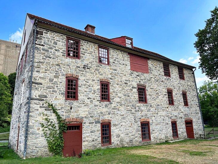 Colonial Industrial Quarter | Foto Copyright: Joni Sweet