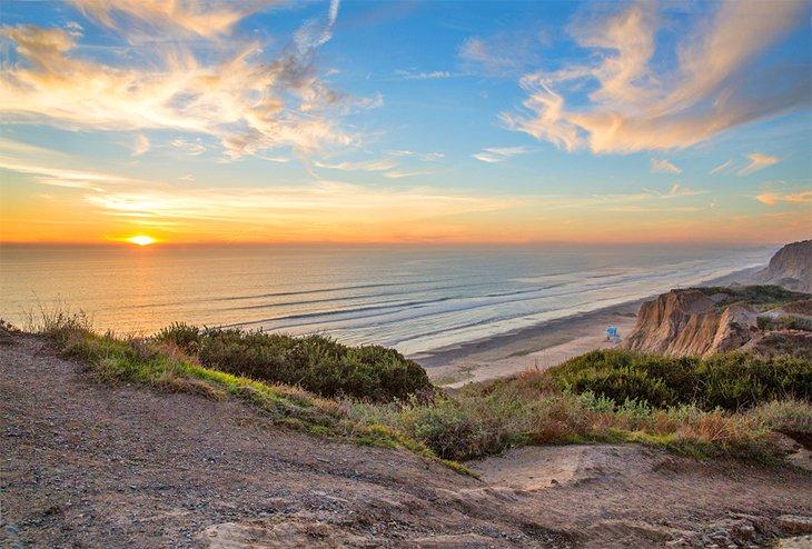 Atardecer sobre el océano en el Camping de San Onofre