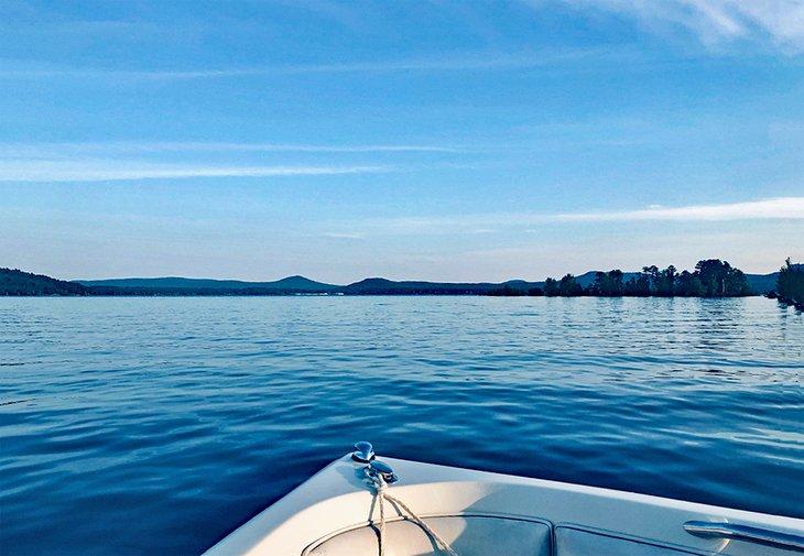 A bordo de un bote en Lago Greers Ferry