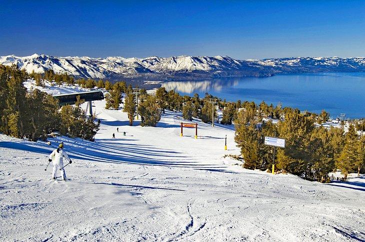 Station de ski surplombant le lac Tahoe