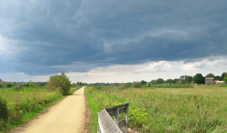 Nubes de tormenta sobre el Sendero Estatal Military Ridge