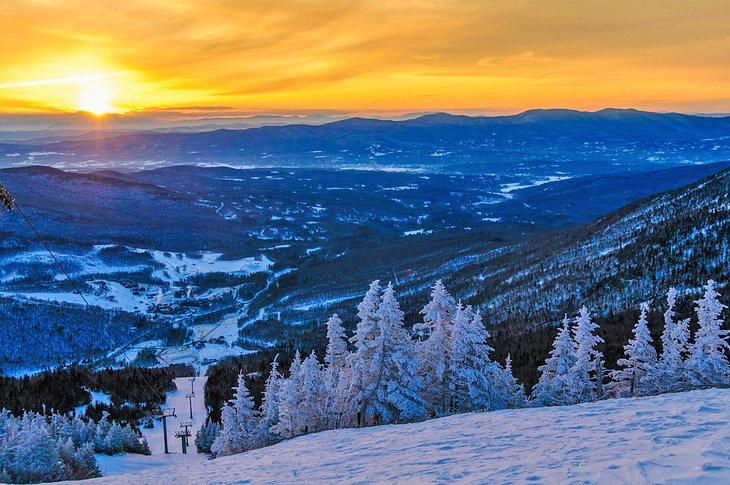 Amanecer desde la cima del Monte Mansfield en invierno