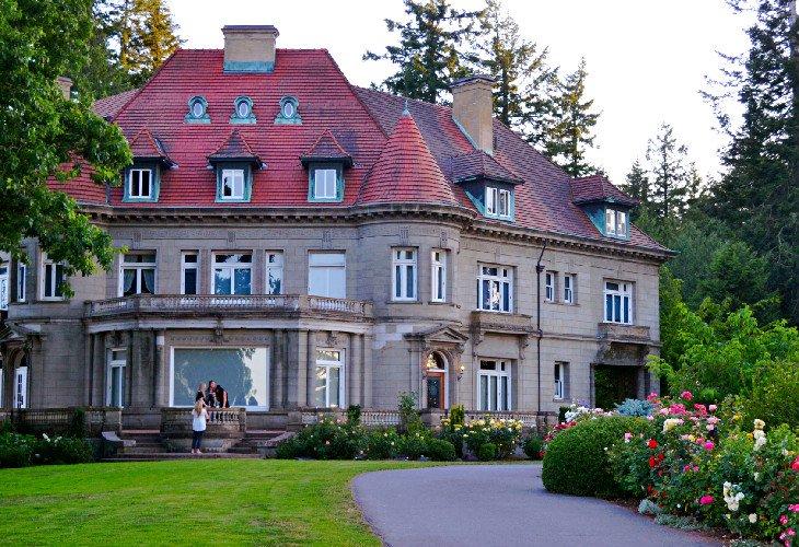 Pittock Mansion über den Wildwood Trail