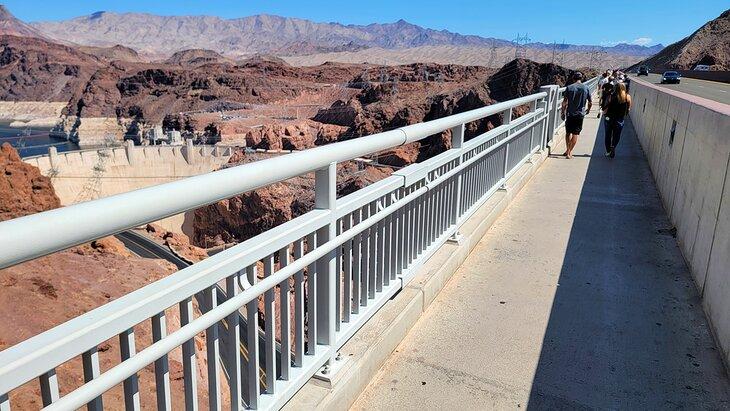 Zona peatonal del Puente Conmemorativo Mike O'Callagan - Pat Tillman