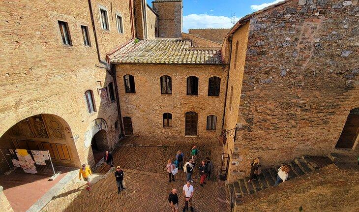 Patio en el Palazzo del Pópolo