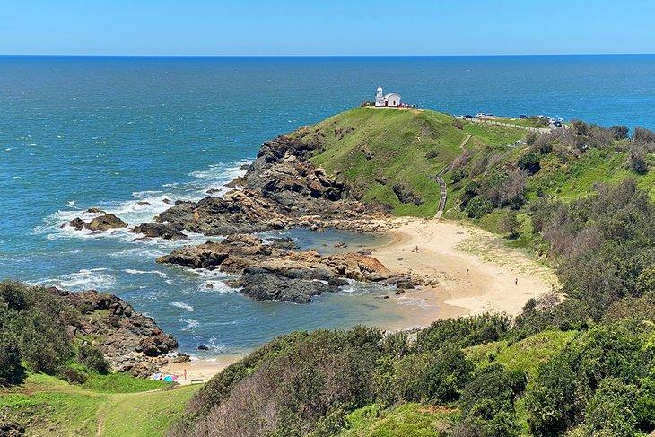 Strand im Sea Acres Nationalpark unter dem Tacking Point Lighthouse