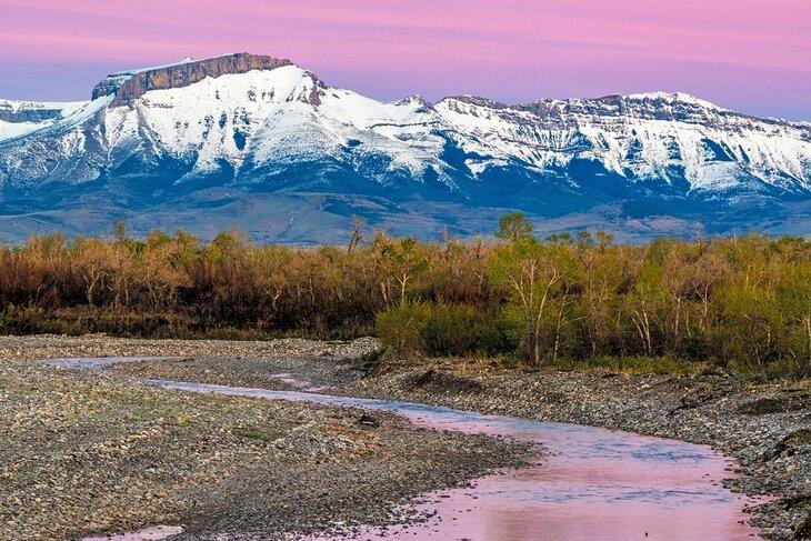 Montañas nevadas cerca de Choteau