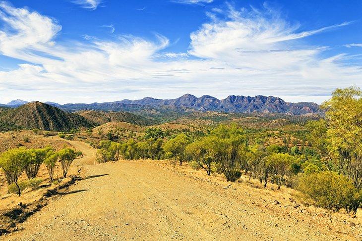 Route vers Wilpena Pound dans les Flinders Ranges