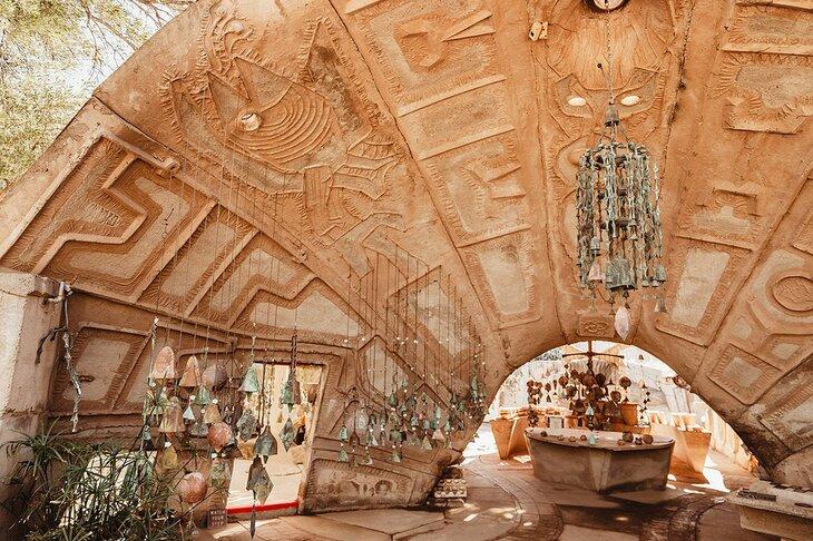 Der North Aspe in Cosanti ist ein viertel-kugelförmiger Apsis, die aus elf separaten Segmenten gebaut wurde