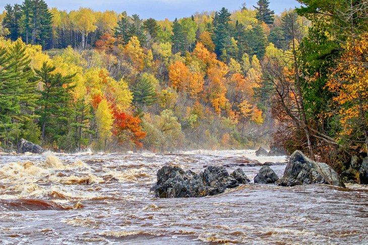 Parque Estatal Jay Cooke en otoño