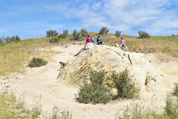 Kinder spielen auf dem Elephant Rock