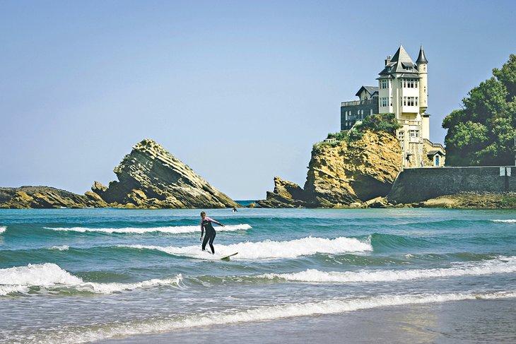 Surf à la Côte des Basques à Biarritz