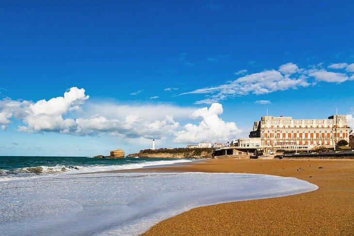 Hotel du Palais Biarritz a lo largo de la Grande Plage