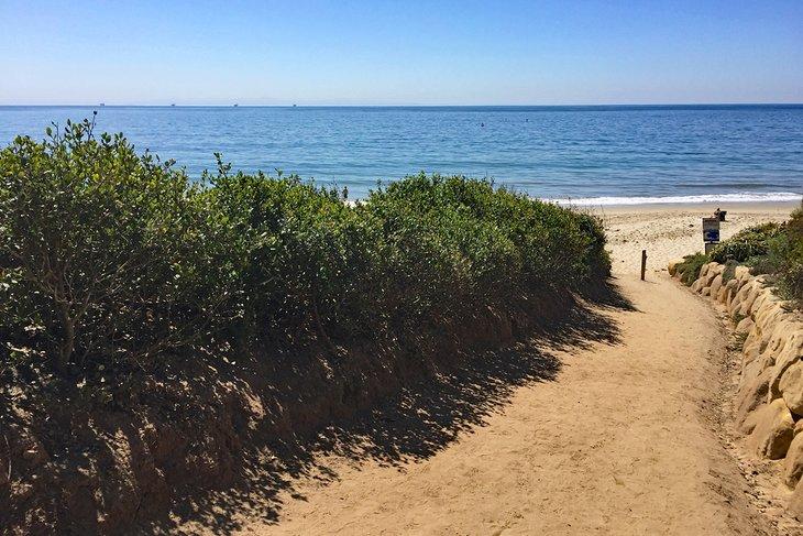 Camino hacia la playa en Loon Point