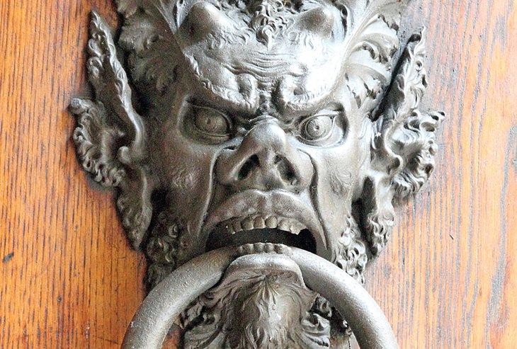 Acerrojador en el Palazzo Viti