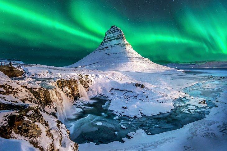 Nordlichter über dem Berg Kirkjufell
