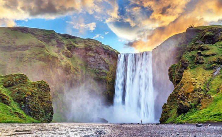 Wasserfall Skogafoss bei Sonnenaufgang