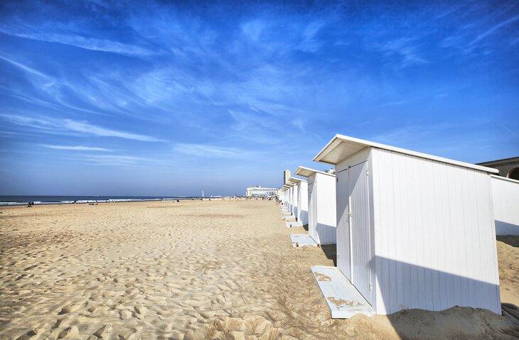 Cabanes sur la plage à Ostende