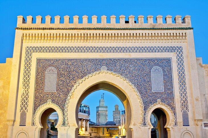 Puerta Bab Boujiloud (La Puerta Azul) en Fez, Marruecos