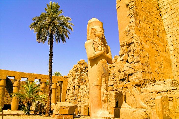 Estatua en el templo de Karnak en Luxor