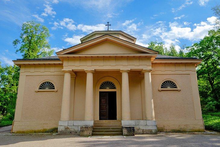 La Crypte Ducale et le Cimetière Historique
