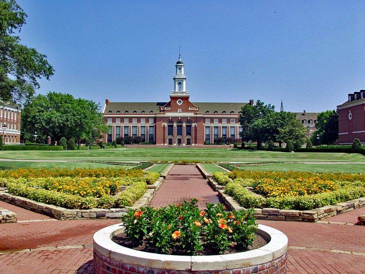 Biblioteca Edmon Low y Jardines Formales, Universidad Estatal de Oklahoma