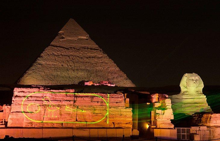 Spectacle de lumière aux Pyramides de Gizeh
