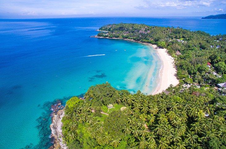 Luftaufnahme des Pansee-Strands in Phuket