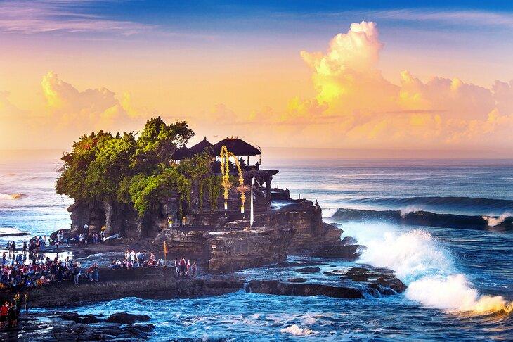 Pura Tanah Lot Tempel bei Sonnenuntergang in Bali, Indonesien